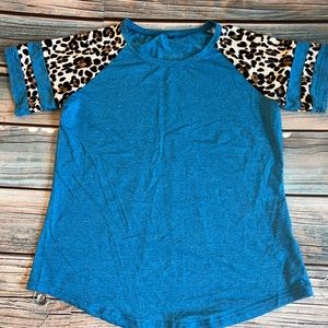 Short sleeve Leopard t-shirt, size Large